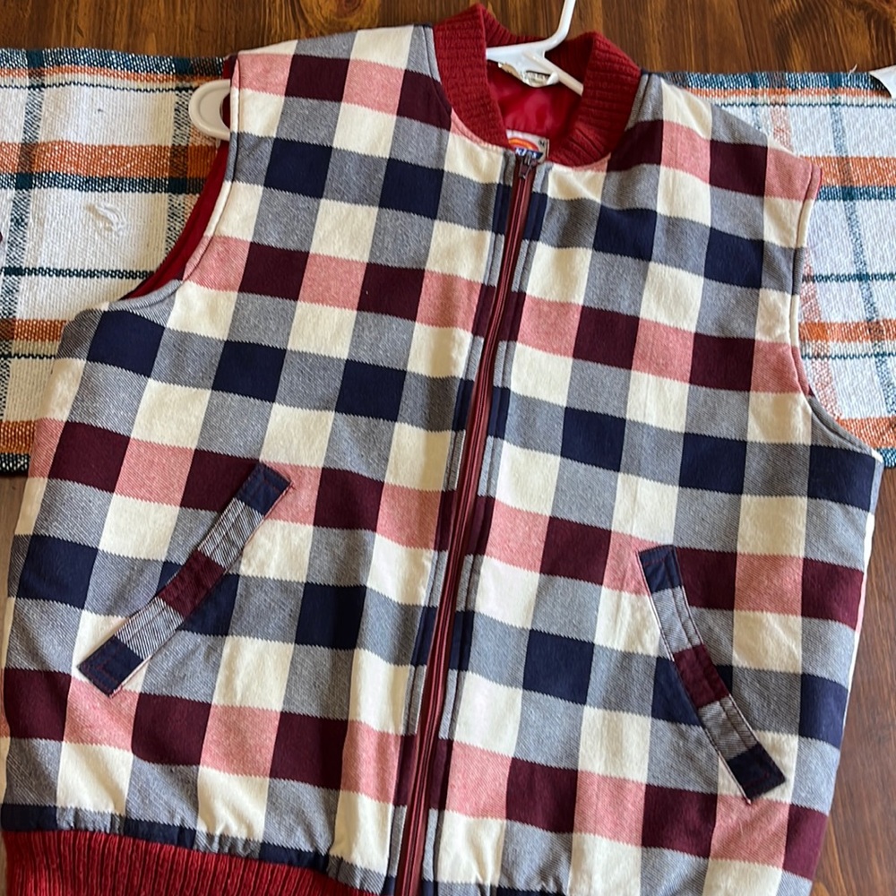 Fantastic, vintage dickies, medium sleeveless piffed v zippered vest